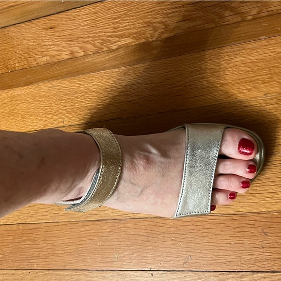 Silver/Gold Sandal - Picture 3 of 9